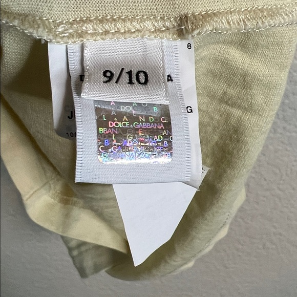 Dolce & Gabbana Beautiful Print Cream with Red Collar Top Size 9/10 - Picture 8 of 11